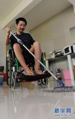 走近用微博掀起“蝴蝶效应”的“轮椅哥”周亚武