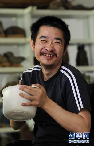 走近用微博掀起“蝴蝶效应”的“轮椅哥”周亚武