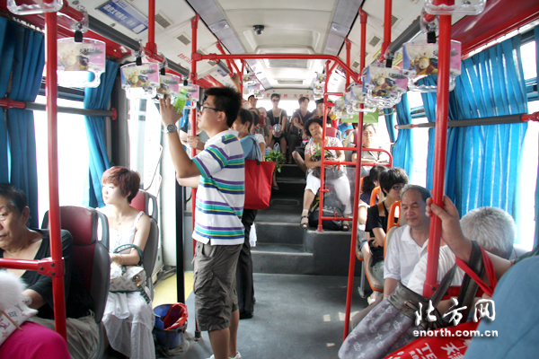 公交投币的无奈：假币残币混淆当道