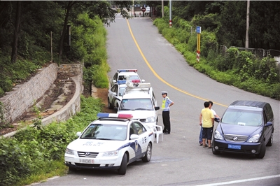 北京警方用直升机返航途中坠落密云水库