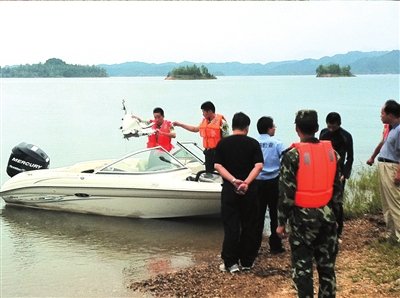 北京警方用直升机返航途中坠落密云水库