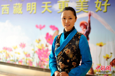 中国首个藏族空姐德庆央宗