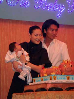 锋芝离婚剧前传：回头看爱情 童话充满谎言