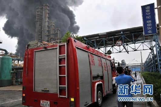 中石油大连石化分公司一柴油罐火灾已基本扑灭