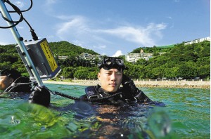 橄榄绿筑起大运安保“海上长城”