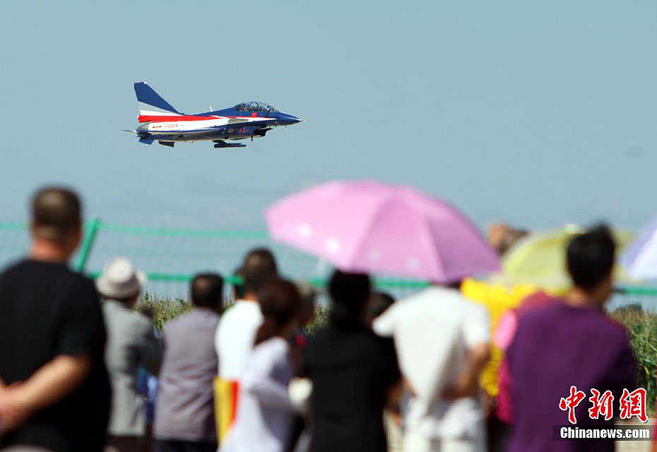 长春首届航空展中国三支飞行表演队齐亮相