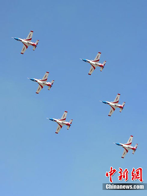 长春首届航空展中国三支飞行表演队齐亮相