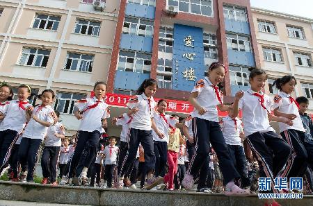 中国第一所希望小学新学期开学见闻