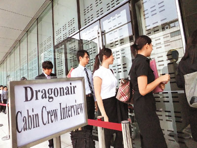 港龙航空招聘 1200人抢50个空少空姐职位