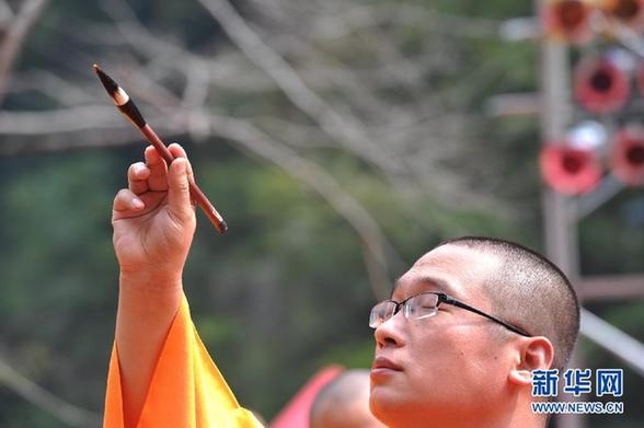 贵州最大露天弥勒佛落成举办开光法会 重达660吨
