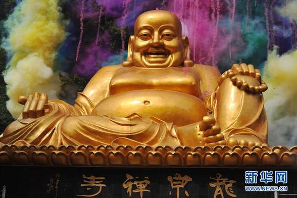 贵州最大露天弥勒佛落成举办开光法会 重达660吨