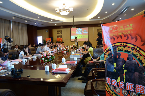 “彝海结盟”后代重走长征路