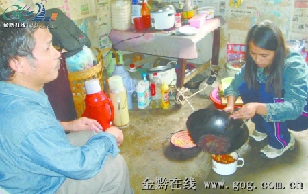 全国道德模范候选人张蕾：坚强女孩带父上学