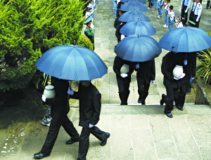 19位中国远征军阵亡将士归国遗骸在云南腾冲安葬