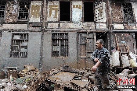 四川洪灾区民众陆续恢复生产