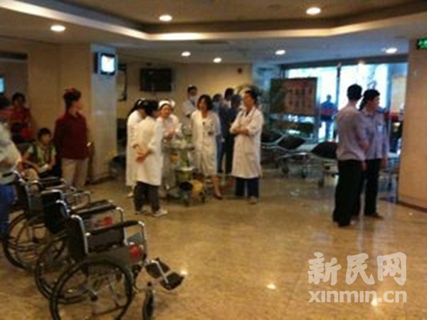 上海地铁发生两车追尾事故 有乘客受伤（组图）