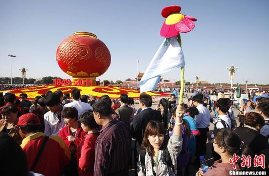 十一黄金周客流井喷 多地堪比“春运”