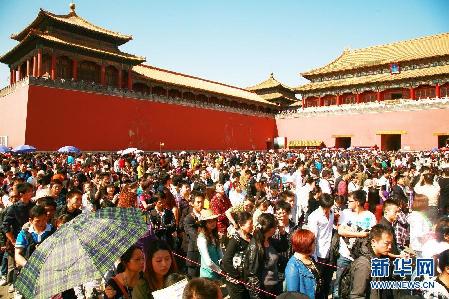 国庆多地现“人海”景观 后悔放弃