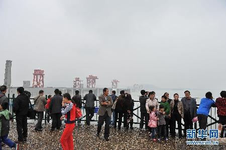 国庆多地现“人海”景观 后悔放弃