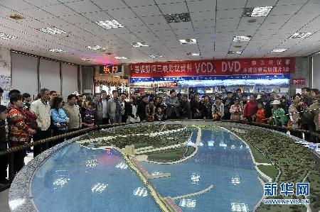 国庆多地现“人海”景观 后悔放弃