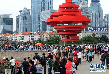 国庆多地现“人海”景观 后悔放弃