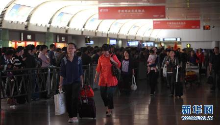 国庆多地现“人海”景观 后悔放弃