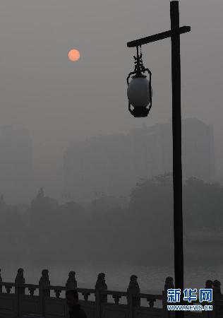 中国部分地区出现大雾天气