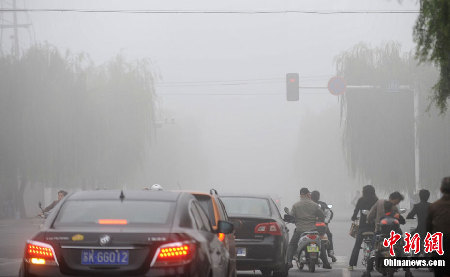 中国部分地区出现大雾天气