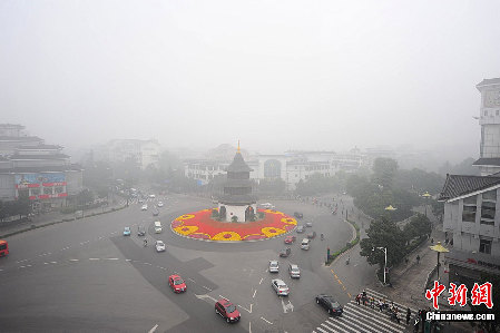 中国部分地区出现大雾天气