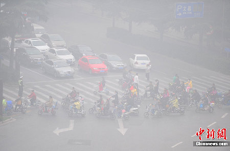 中国部分地区出现大雾天气