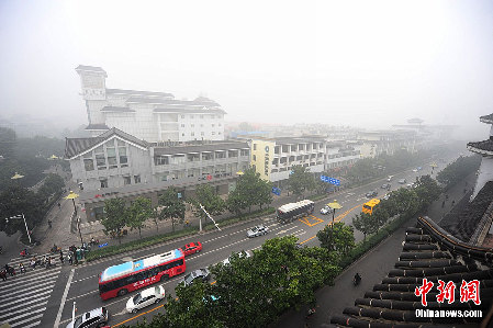 中国部分地区出现大雾天气