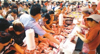部分超市猪肉每斤最多降3元 肉价三问:拐点到了吗