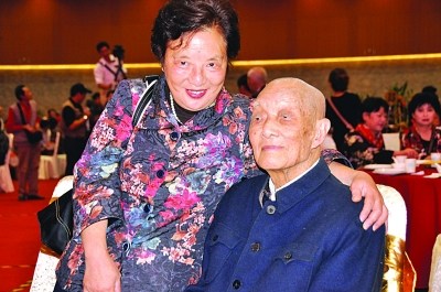 1080老人南京吃“千叟宴” 百余岁老寿星赴宴