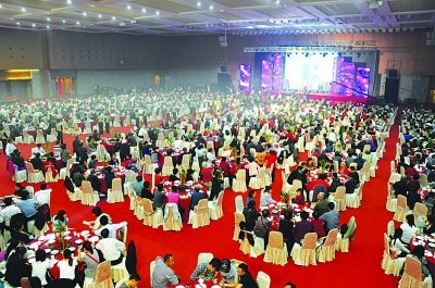 1080老人南京吃“千叟宴” 百余岁老寿星赴宴