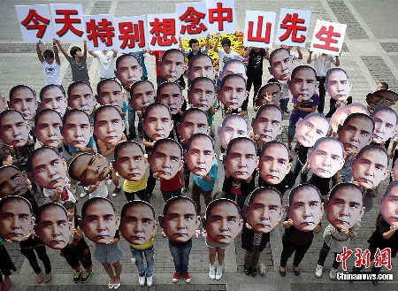 纪念辛亥革命百年缅怀英烈祭奠仪式武汉举行