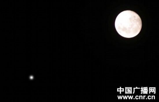 江西修水惊现一星一月同辉相映的美妙天象