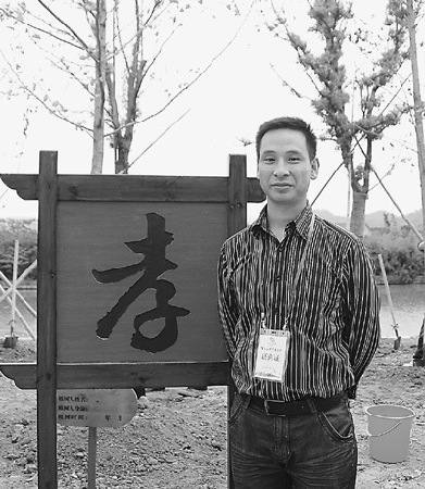 打工小伙奉养3位流浪老人 被赞“赡养哥”(图)