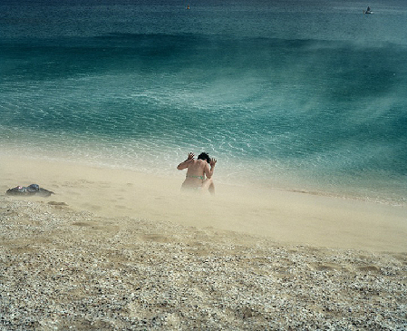 摄影师拍飞机“擦着”人头降落奇景