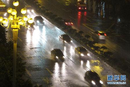 暴雨袭广州 中心城区大面积积水