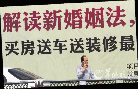 黄金月楼市营销花样百出：买一送一 不买也送钱