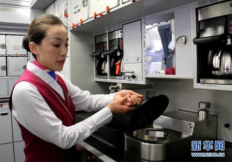 飞翔从此大不同 探访中国首架空客A380飞机