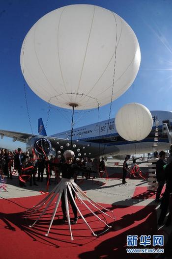 飞翔从此大不同 探访中国首架空客A380飞机