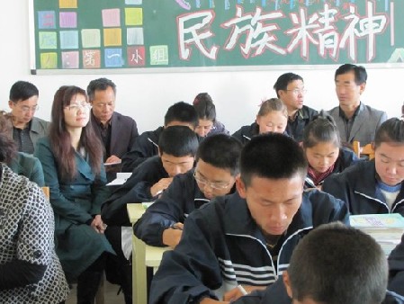 河北张家口教育系统代表团到和硕县各中小学参访交流