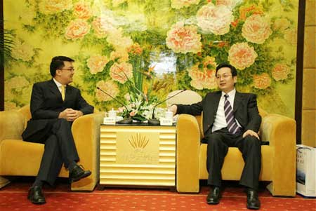 南通市代市长张国华会见新加坡驻沪总领事一行