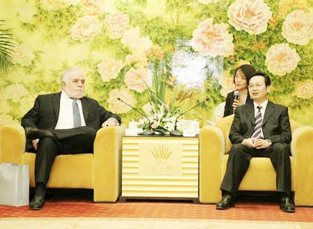 秘鲁、厄瓜多尔驻沪总领事访问南通