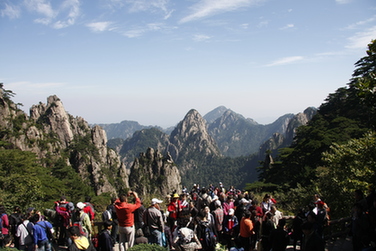 黄山正从渐进式发展到超常规跨越转变