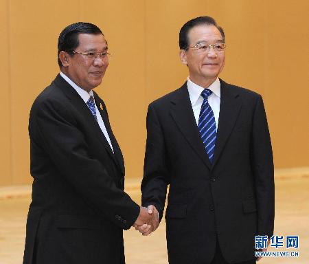 温家宝会见柬埔寨首相洪森
