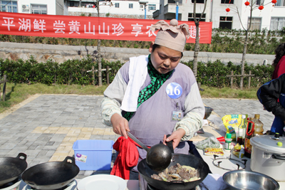 黄山区农家乐厨艺大赛诞生“最美厨娘”和“最棒厨师”
