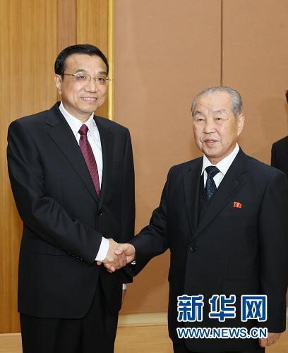 李克强与朝内阁总理崔永林举行会谈