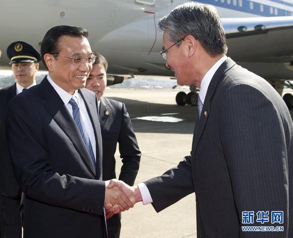 李克强抵达韩国进行正式访问